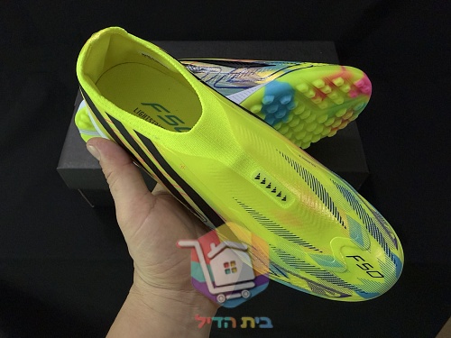 נעלי כדורגל adidas ללא שרוכים 4